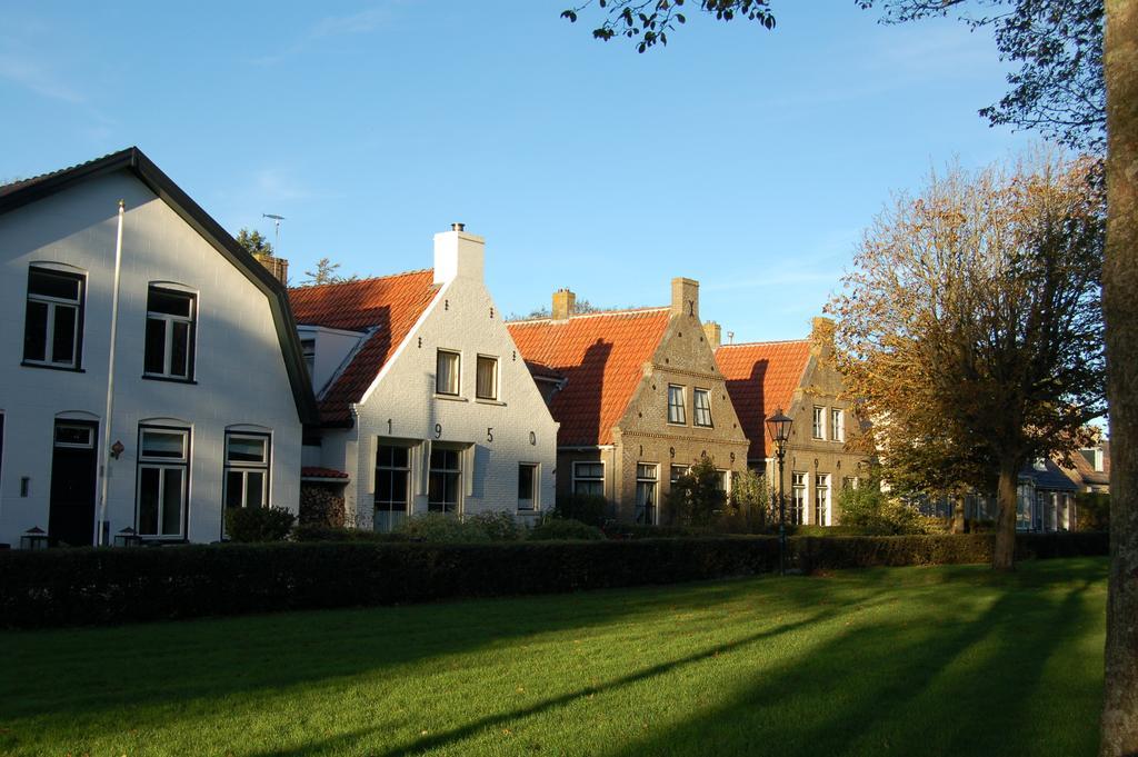 Hotel Graaf Bernstorff Schiermonnikoog Esterno foto